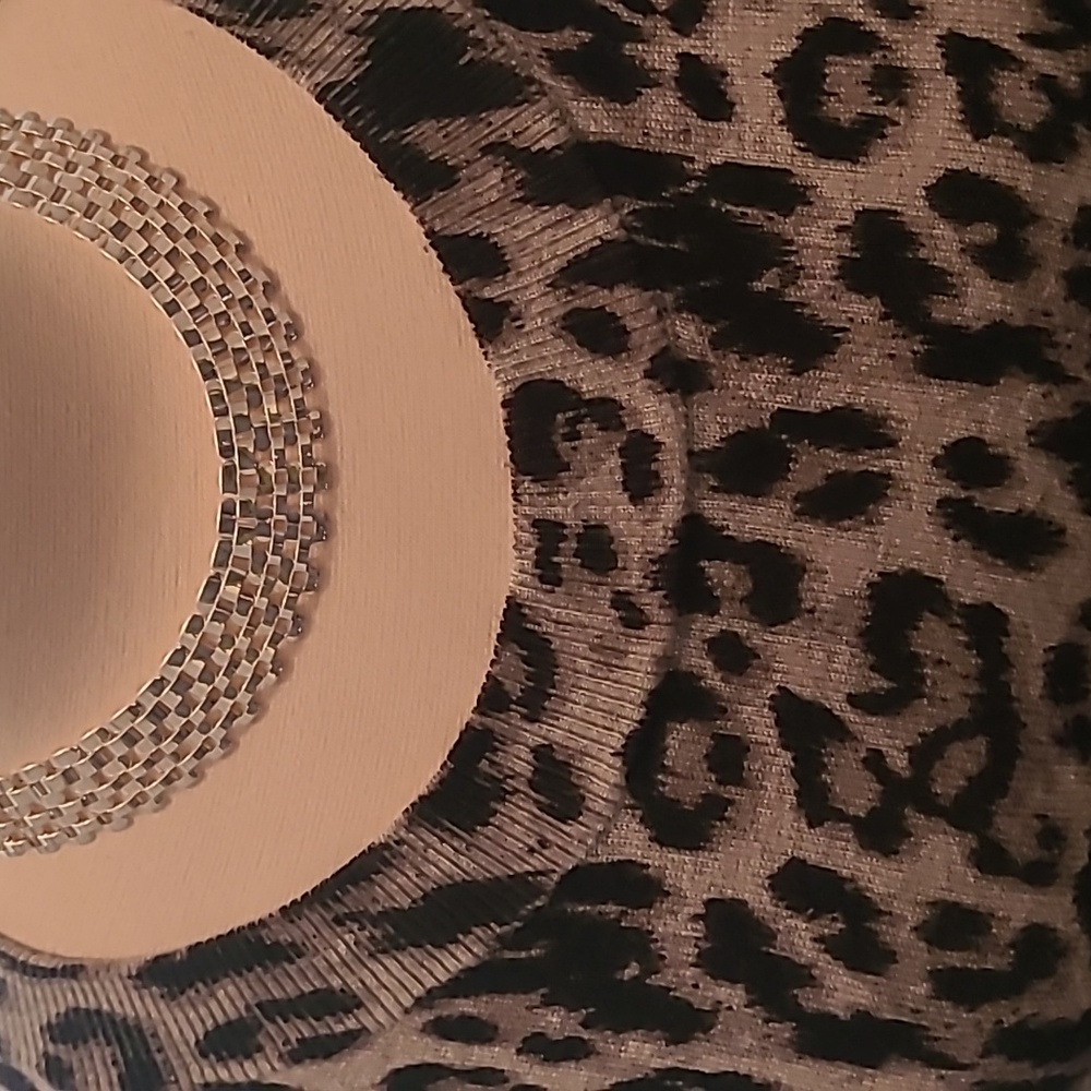 Eight 18 Leopard Sweater - Picture 2 of 5